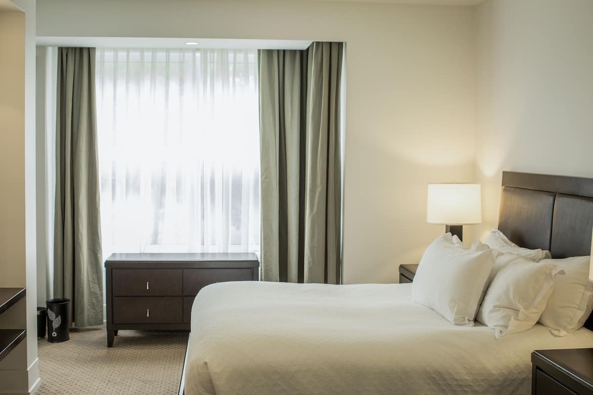 1 bedroom, premium bedding, minibar, in-room safe