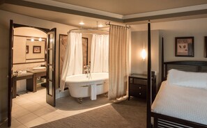 Ropa de cama de alta calidad y minibar 