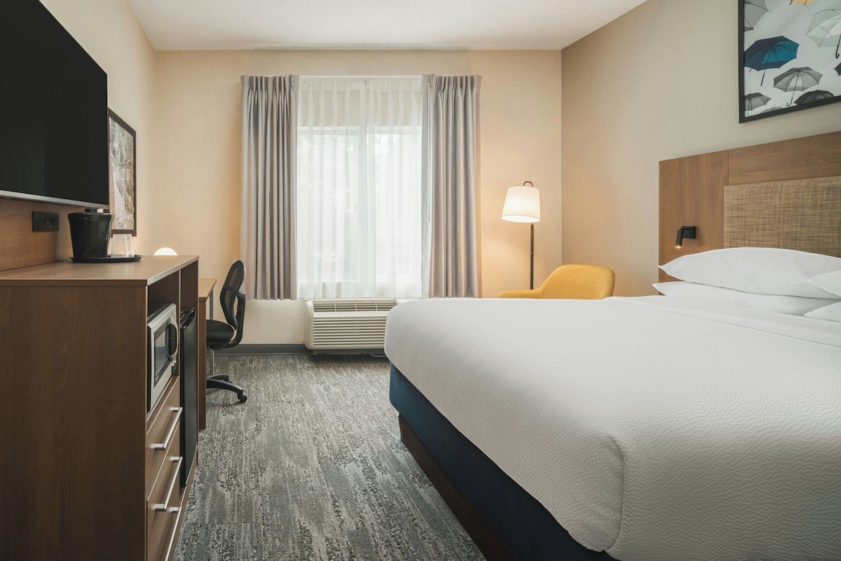 Premium bedding, desk, blackout curtains, iron/ironing board