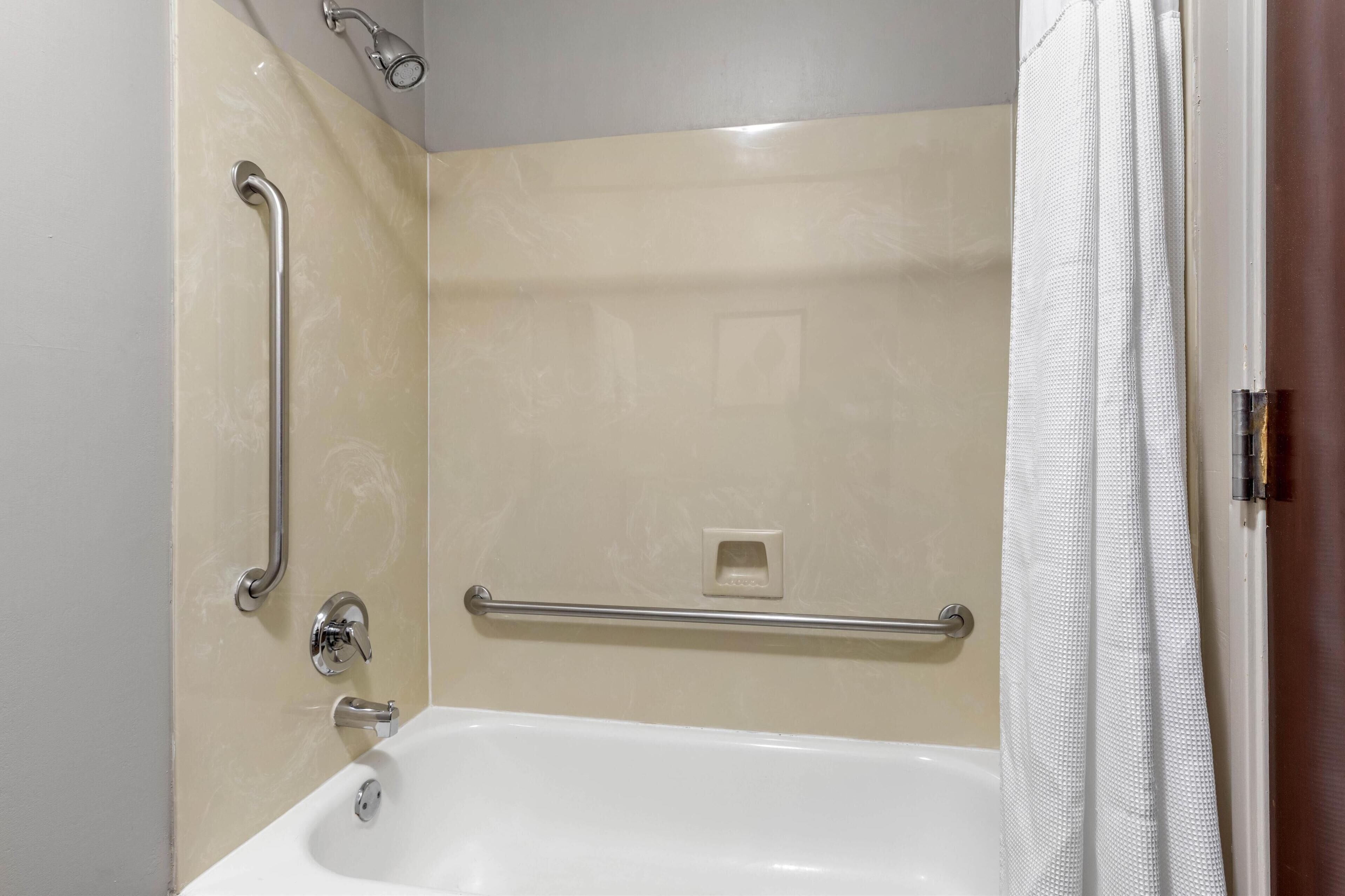 combined shower/bathtub, free toiletries, hair dryer, towels