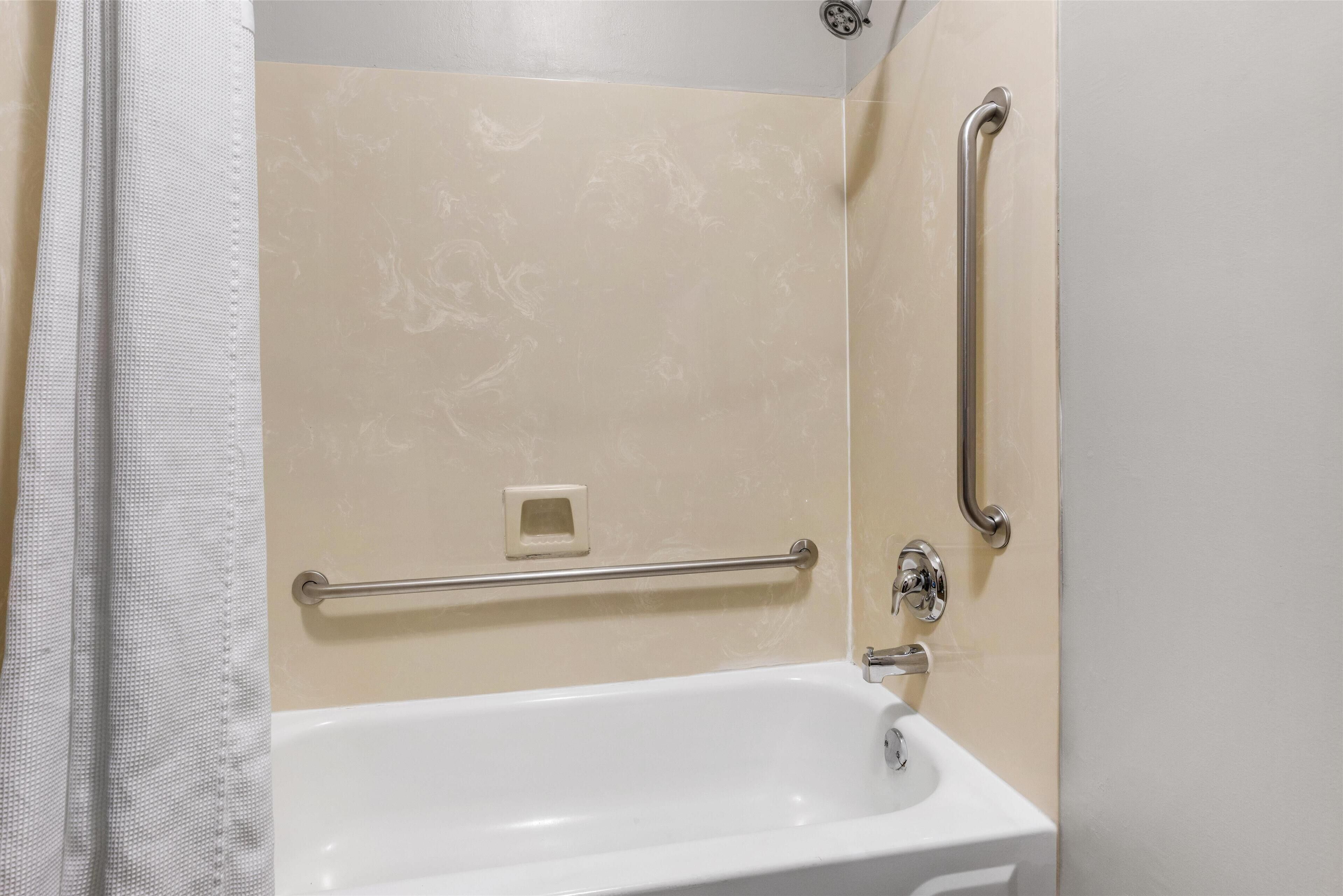 standard room, 1 king bed, non smoking, refrigerator & microwave (with sofabed) | bathroom | combined shower/bathtub, free toiletries, hair dryer, towels