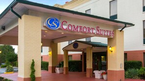A hotel entrance with a sign reading "Comfort Suites".