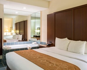 Kamar Standar, 1 Tempat Tidur King dengan tempat tidur Sofa, Bebas Asap Rokok | 1 kamar tidur, seprai premium, brankas, dan meja kerja