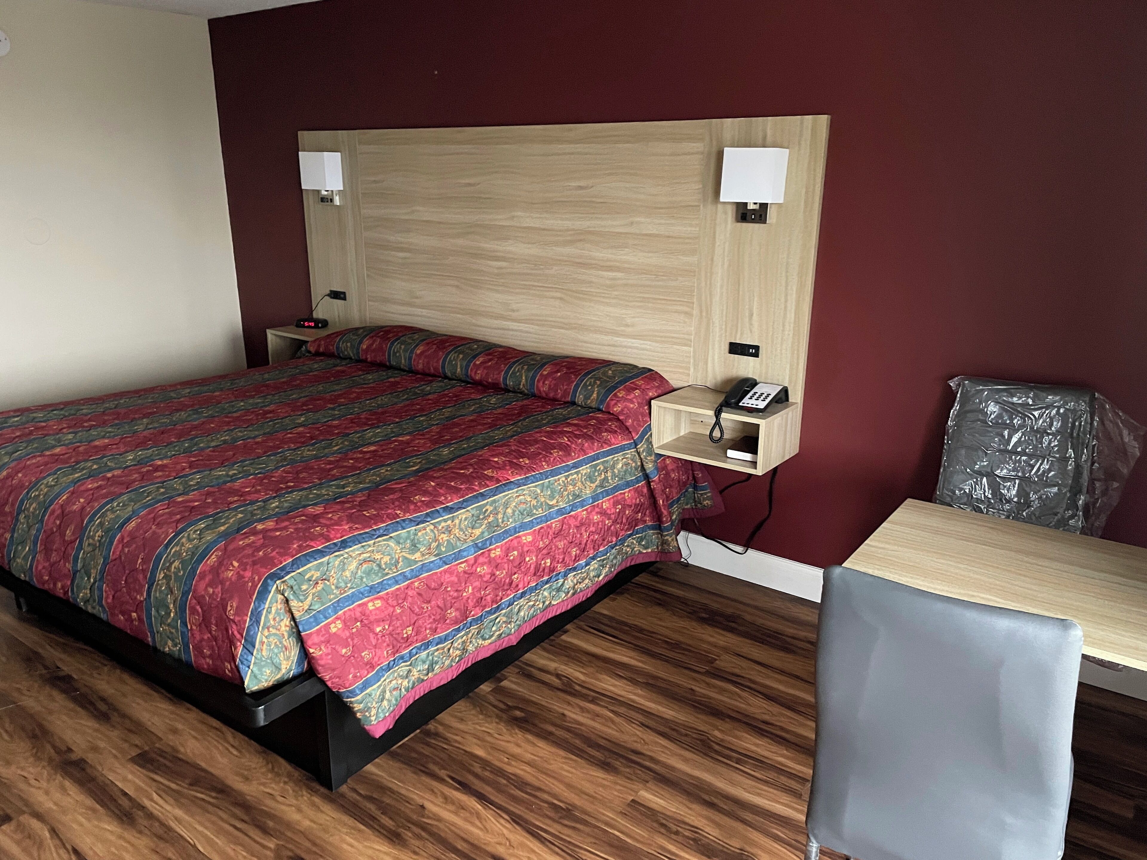 Rom – standard, 1 kingsize-seng, ikke-røyk | Minibar, safe på rommet, skrivebord og lydisolert