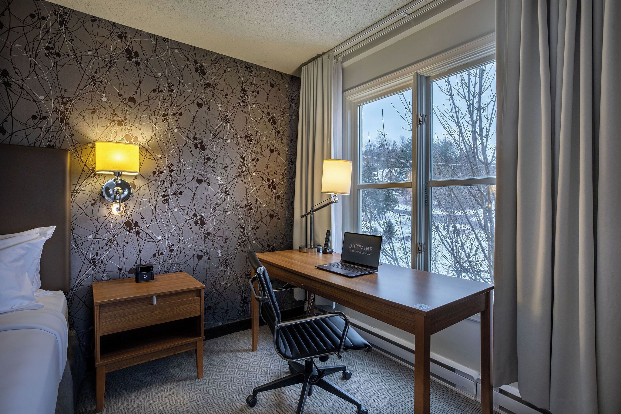 deluxe room, 1 king bed with sofa bed | 1 bedroom, minibar, in-room safe, desk