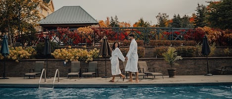 Indoor pool, seasonal outdoor pool, sun loungers