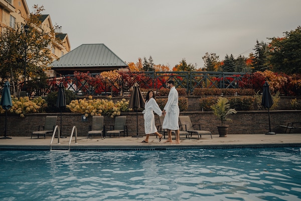 Indoor pool, seasonal outdoor pool, pool loungers