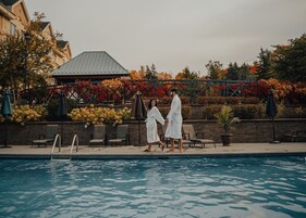 Piscina interna, piscina externa sazonal, espreguiçadeiras