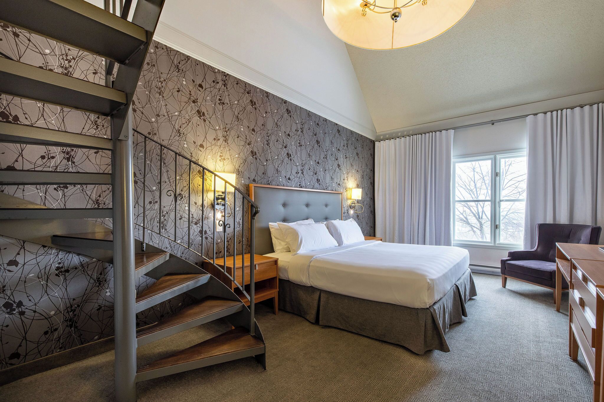 Junior Suite, 1 King Bed and 1 Queen Bed, Exterior View | Minibar, in-room safe, desk, laptop workspace