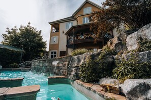 Hot tub, steam room, massage/treatment rooms - Hôtel Château-Bromont (Bromont)