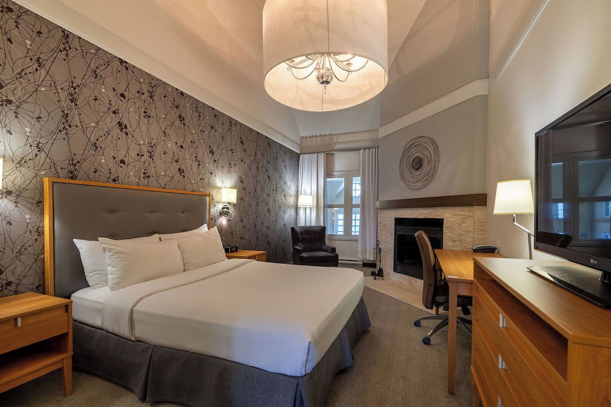 Standard Room, 1 Queen Bed, Fireplace