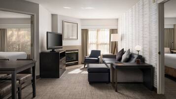 Sengetøy av topp kvalitet, safe på rommet og skrivebord