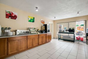 Free buffet breakfast 