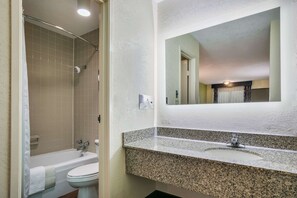 Standard Room, 2 Queen Beds, Non Smoking | Bathroom