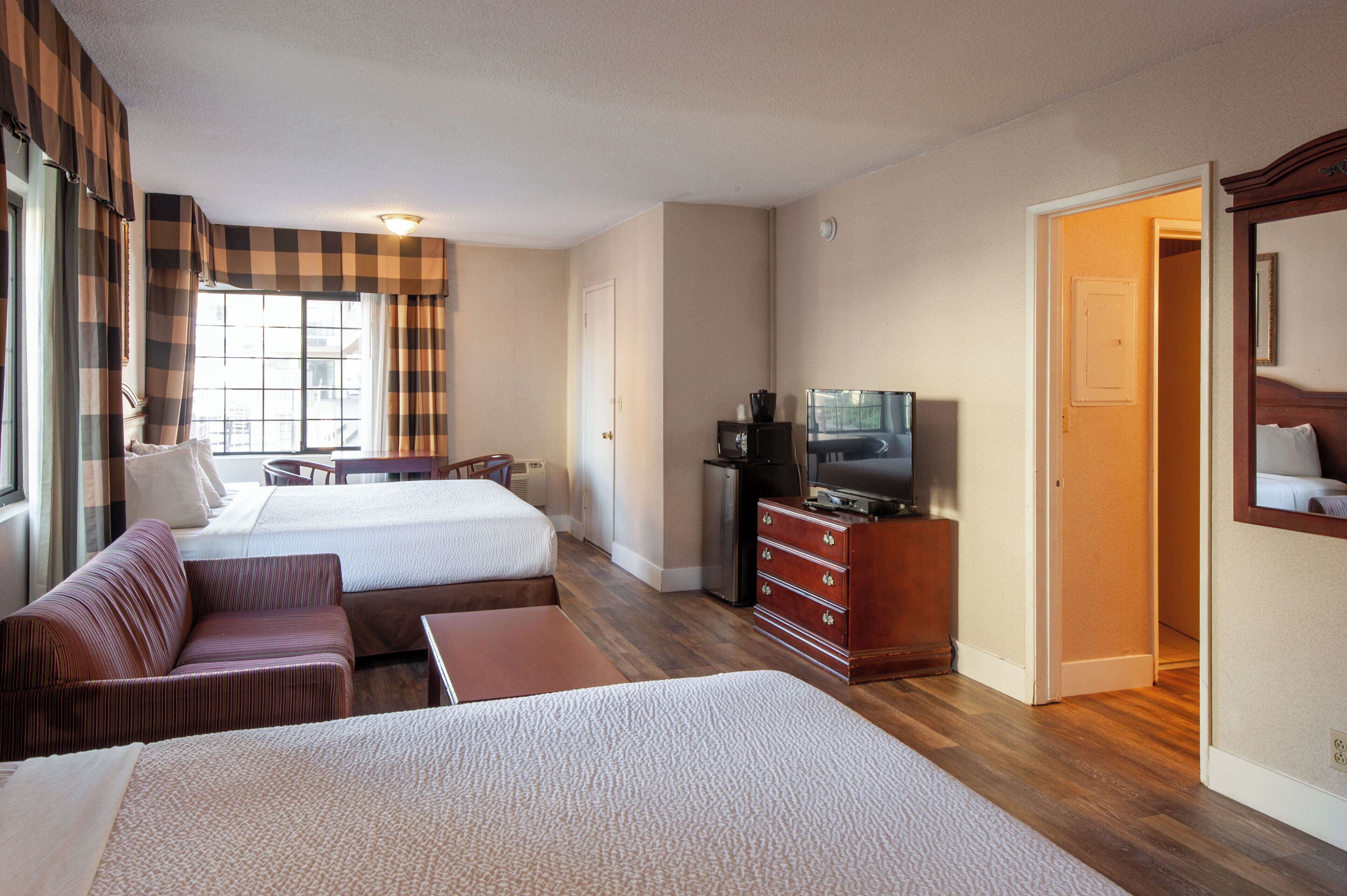Photo - Studio City Court Yard Hotel