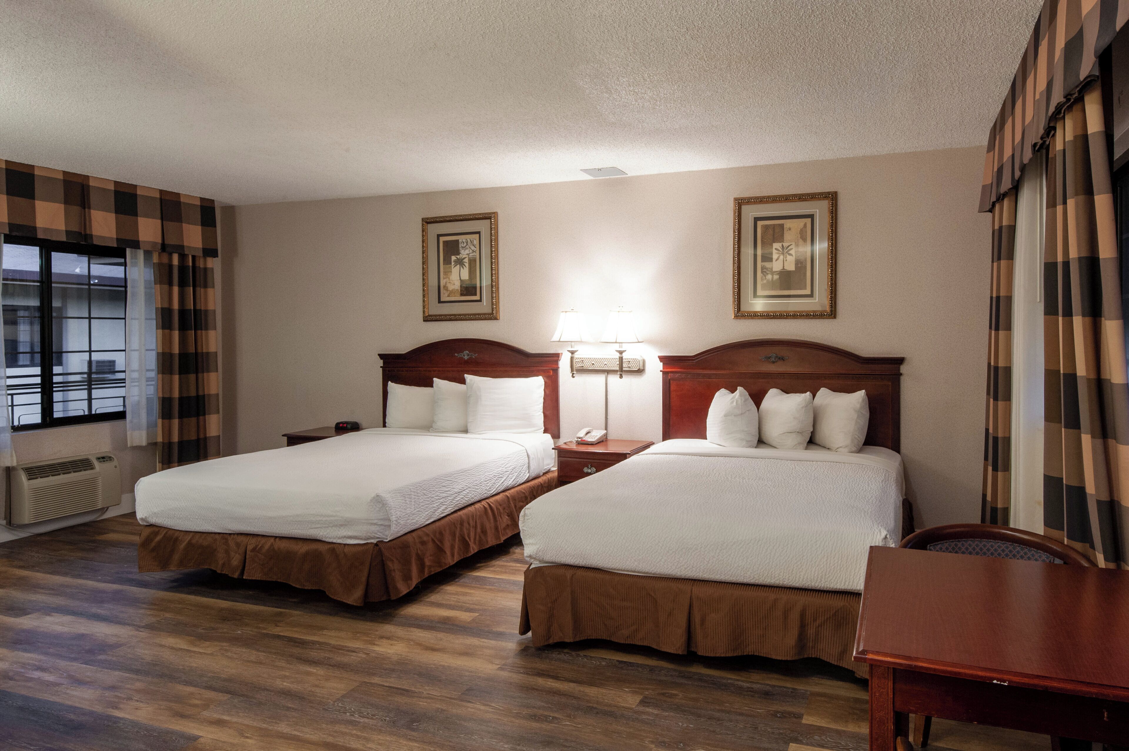 Photo - Studio City Court Yard Hotel