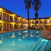 Studio City Court Yard Hotel