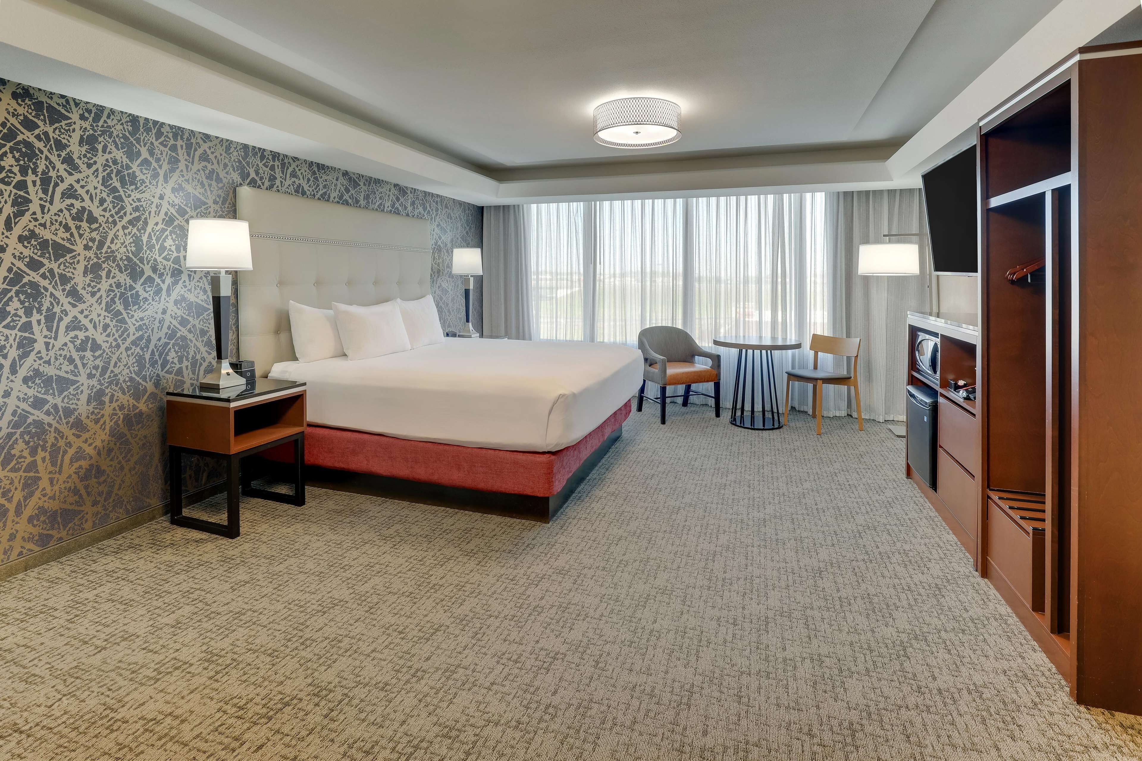 办公桌、遮光窗帘、熨斗/熨衣板、免费婴儿床