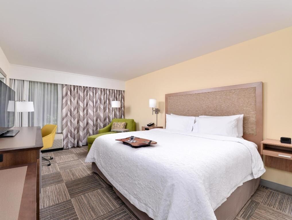 Premium bedding, iron/ironing board, free WiFi, bed sheets