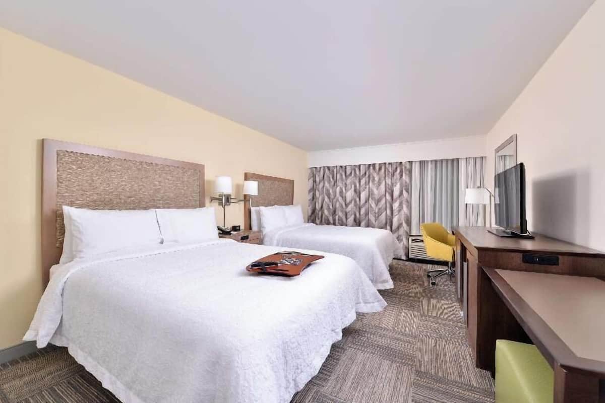 Premium bedding, iron/ironing board, free WiFi, bed sheets