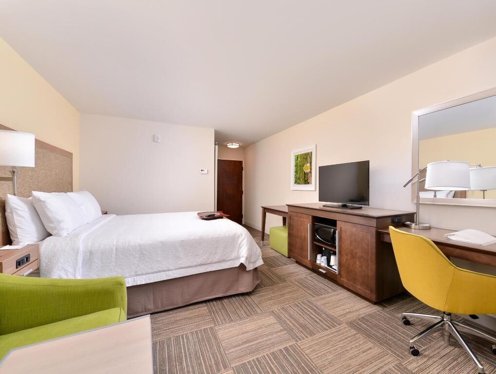 Premium bedding, iron/ironing board, free WiFi, bed sheets