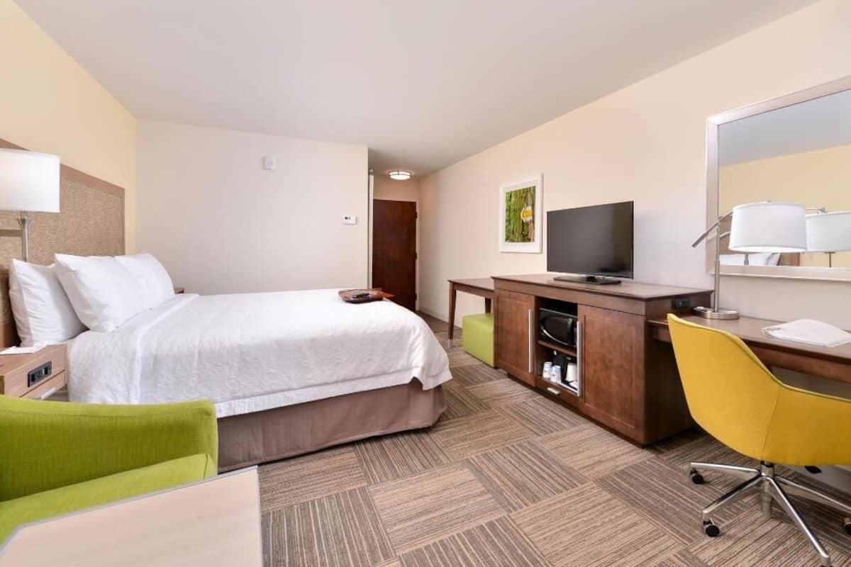 Premium bedding, iron/ironing board, free WiFi, bed sheets