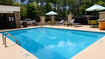 Piscina externa sazonal