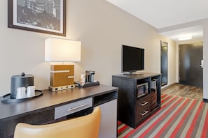 Luxe beddengoed, pillowtop-bedden, individueel gemeubileerd, een bureau