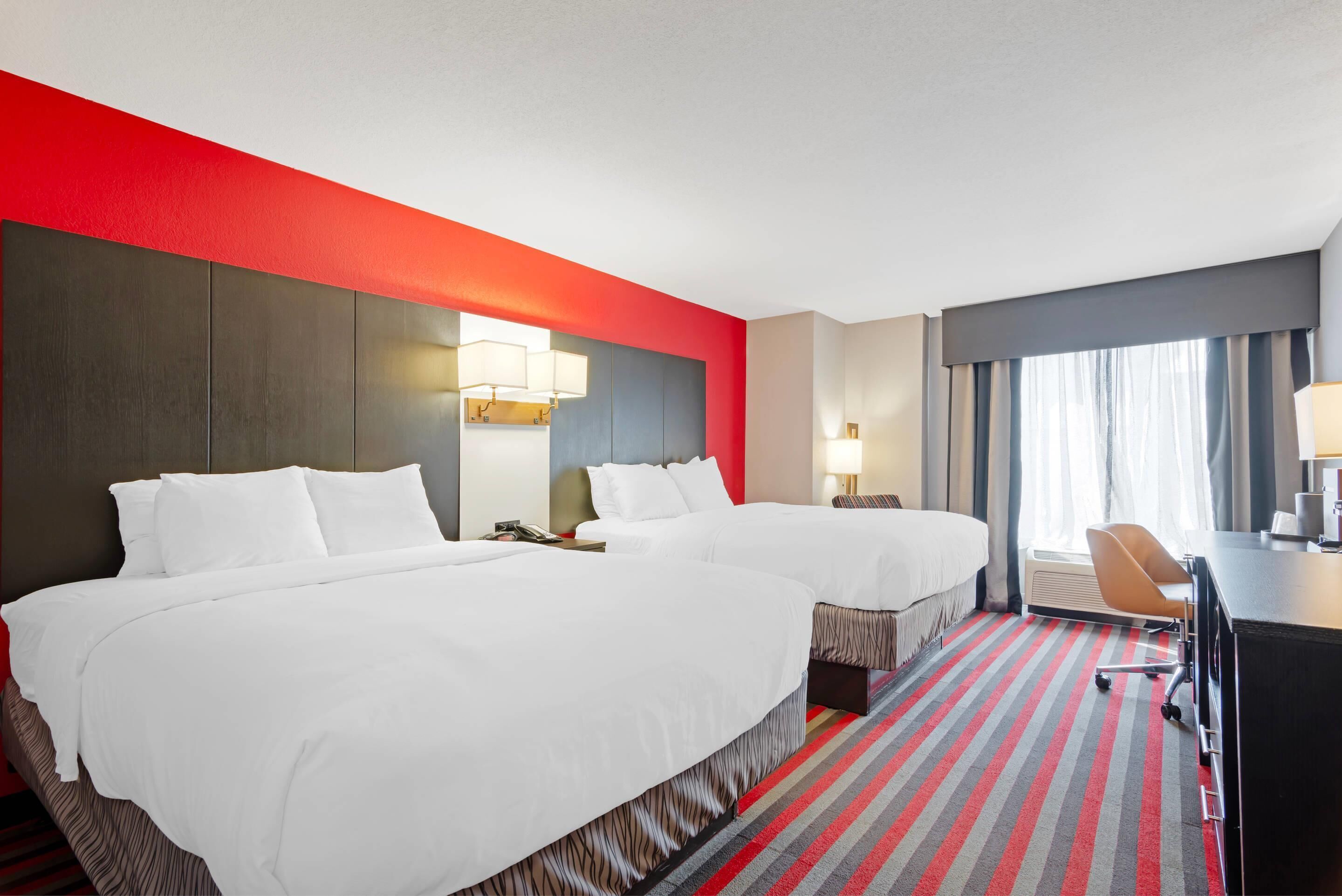 Luxe beddengoed, pillowtop-bedden, individueel gemeubileerd, een bureau