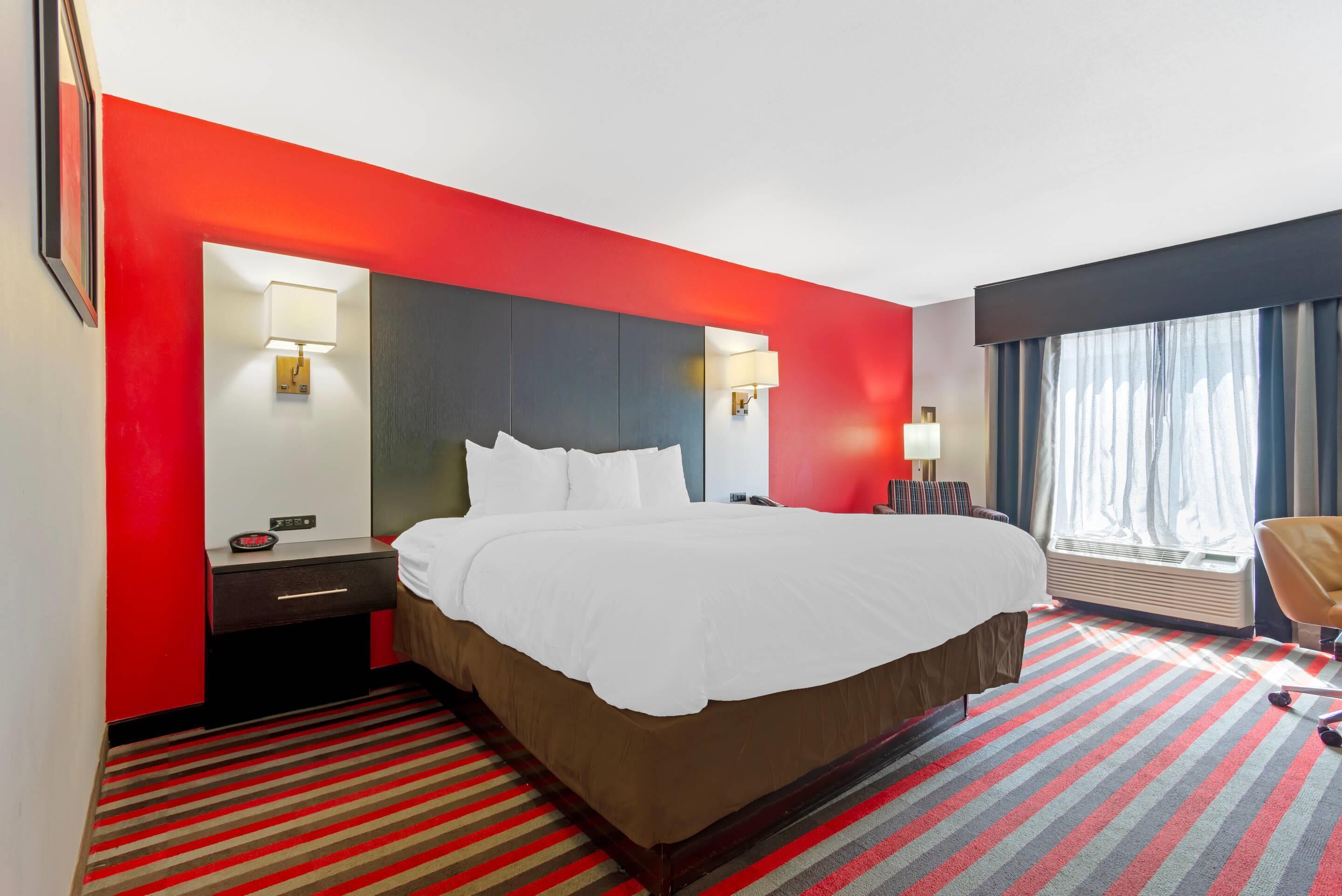 Luxe beddengoed, pillowtop-bedden, individueel gemeubileerd, een bureau