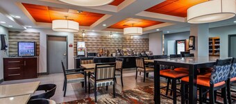 卡罗尔顿凯富套房酒店