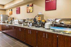 Buffet déjeuner gratuit tous les jours