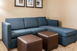 Desk, iron/ironing board, free WiFi, bed sheets - Comfort Inn & Suites Mount Sterling (Mount Sterling)