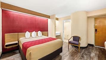 Standard Room, 1 Queen Bed, Non Smoking | Desk, alarm clocks