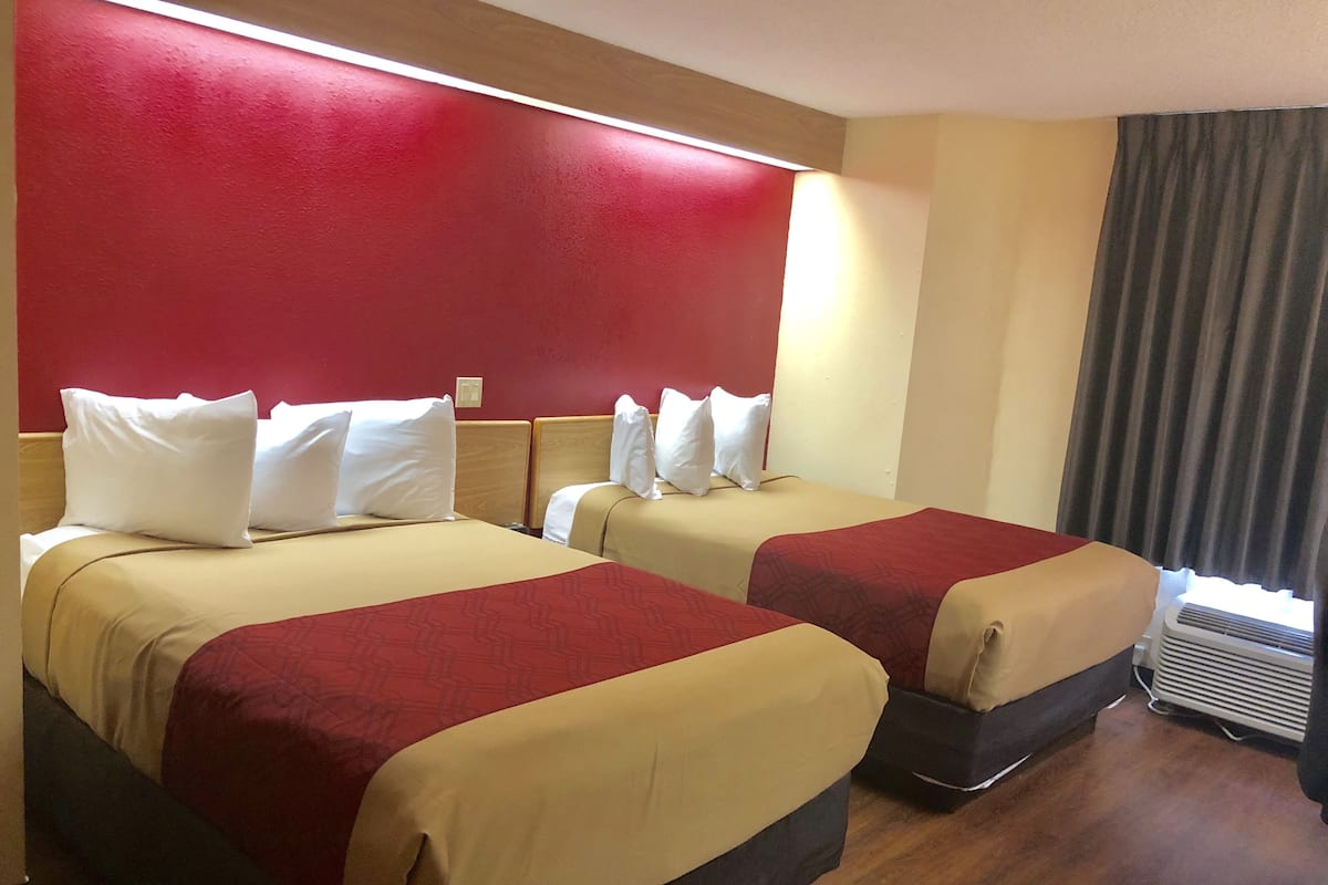 Escritorio y despertador