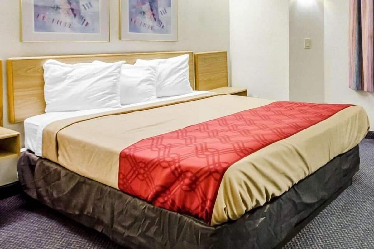 Escritorio y despertador