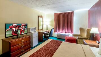 Deluxe kamer, 1 kingsize bed, toegankelijk voor mindervaliden, niet-roken | Een bureau, verduisterende gordijnen, een strijkplank/strijkijzer