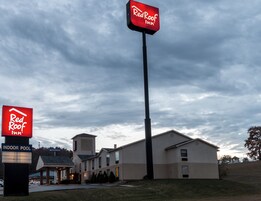 A Red Roof Inn with a sign indicating an indoor pool.