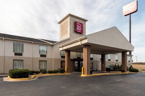 A Red Roof Inn with a covered entrance, multiple windows, and a parking lot. - Red Roof Inn Morehead (Morehead)