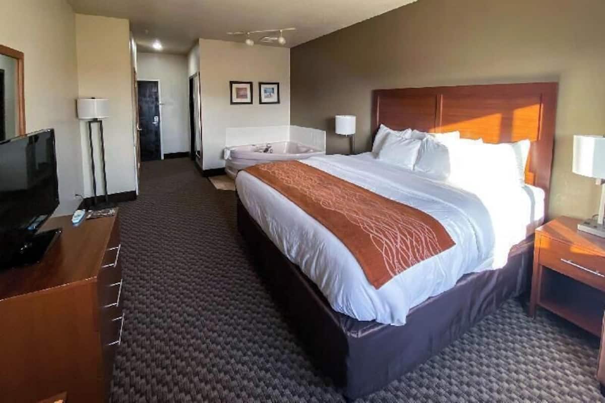 Premium bedding, pillowtop beds, desk, laptop workspace