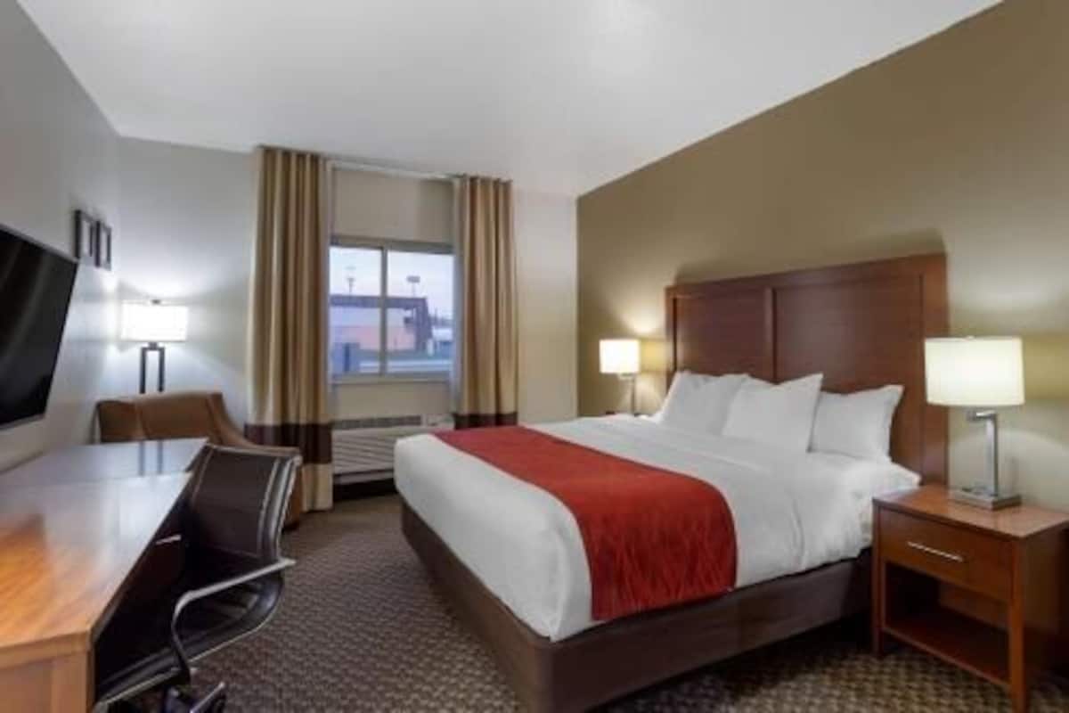 Premium bedding, pillowtop beds, desk, laptop workspace