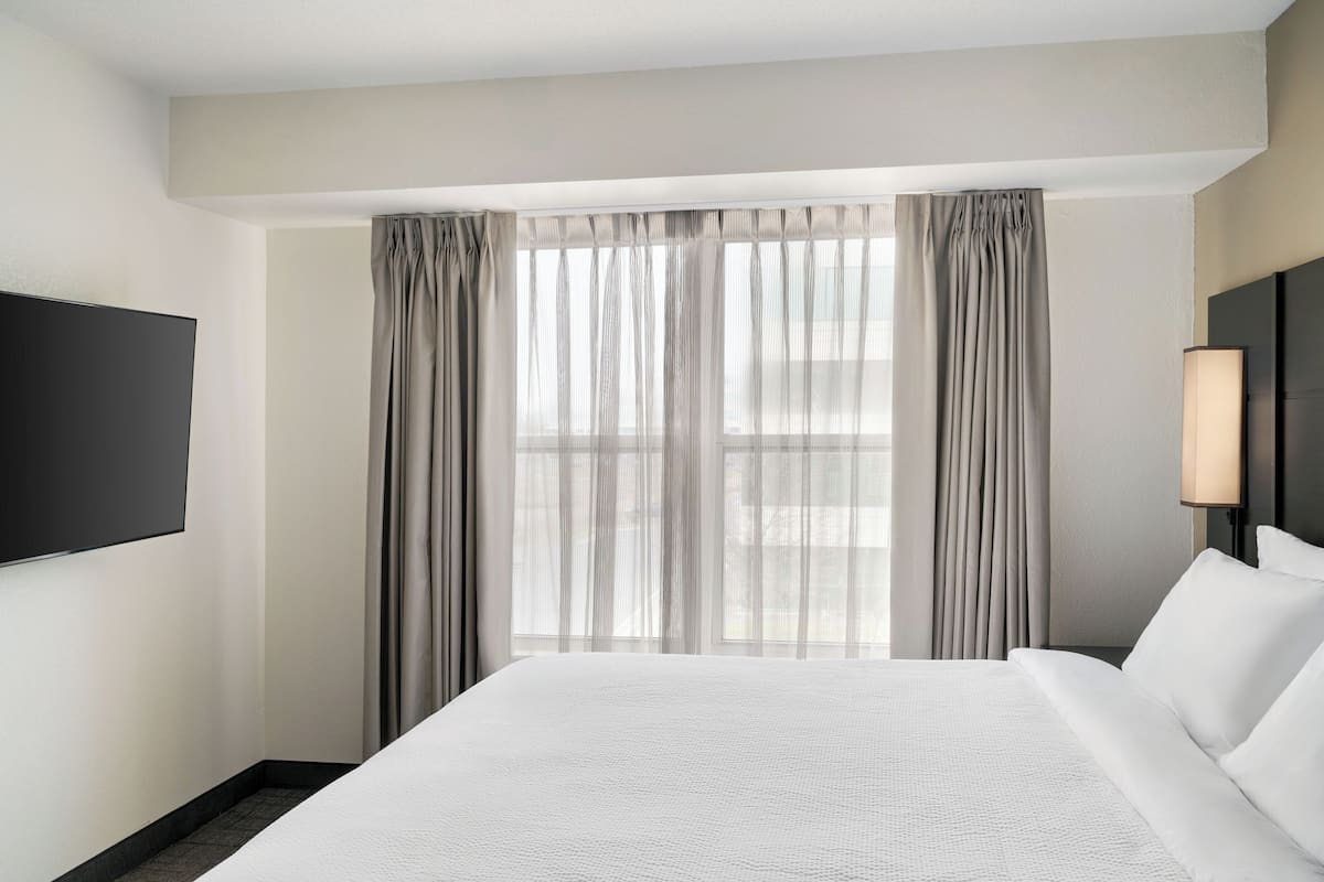 Ropa de cama de alta calidad y escritorio