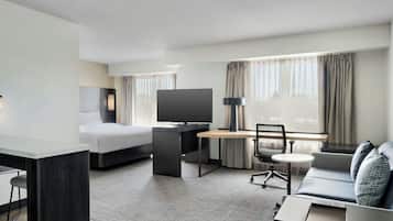 Studio, 1 Queen Bed with Sofa bed | Premium bedding, desk, laptop workspace, blackout drapes