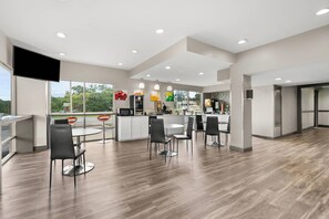 Free daily buffet breakfast - Quality Inn Auburn Campus Area I-85 (Auburn)