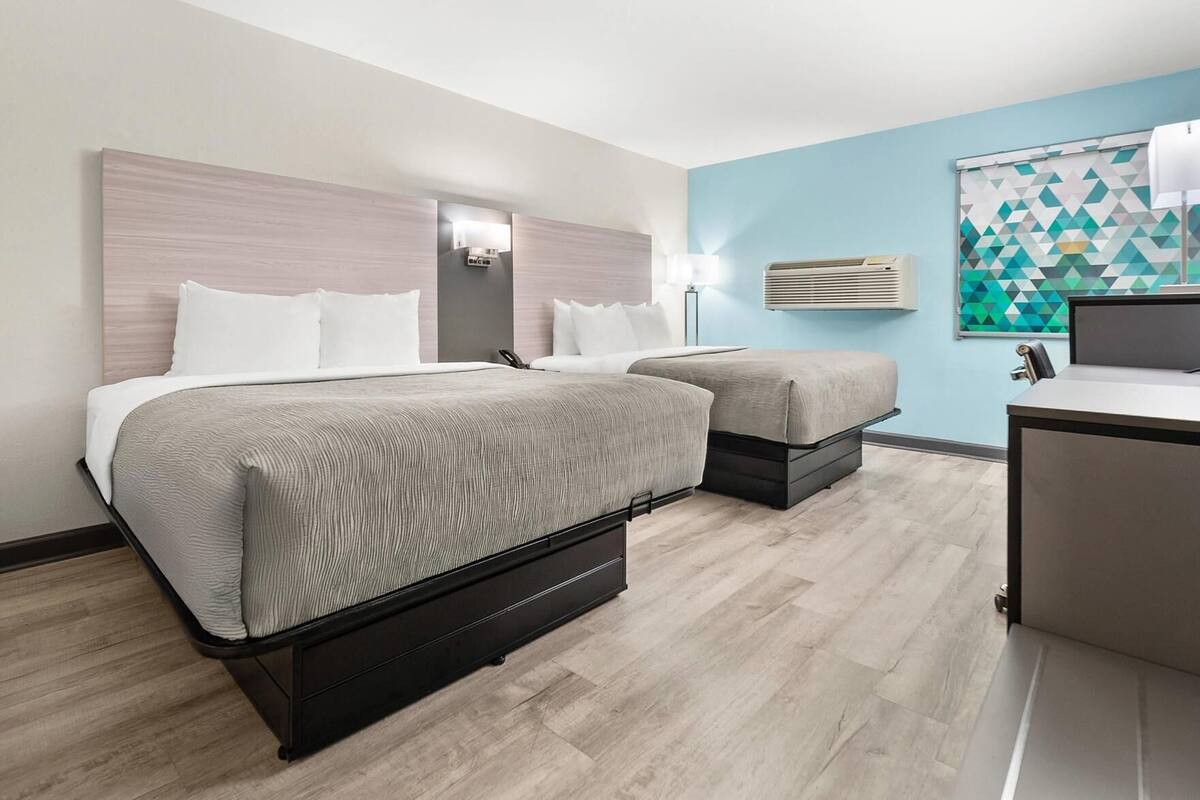 Hypo-allergenic bedding, in-room safe, desk, laptop workspace
