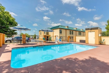 Quality Inn Auburn Campus Area I-85