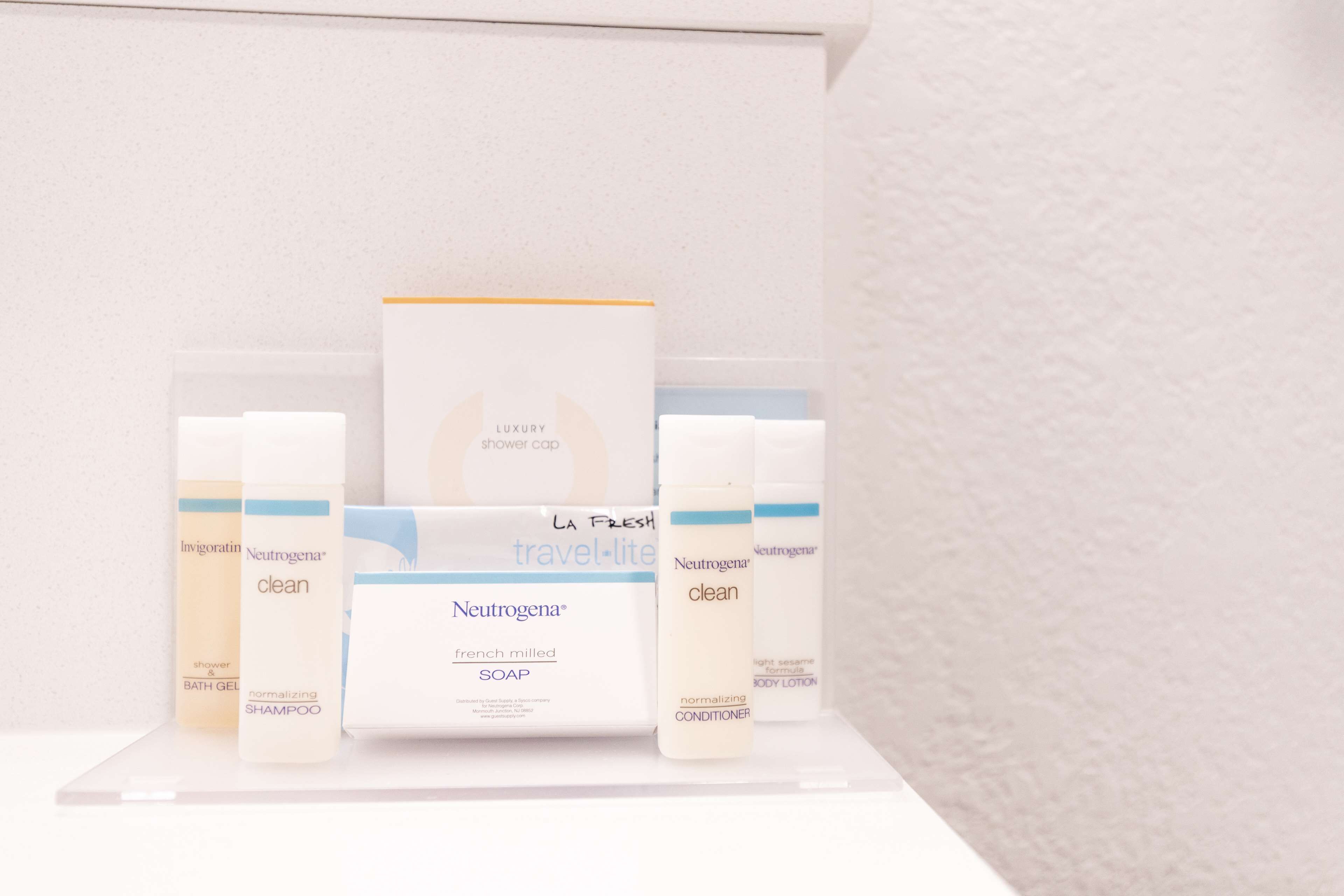 one king bed ns | bathroom | free toiletries, hair dryer, towels