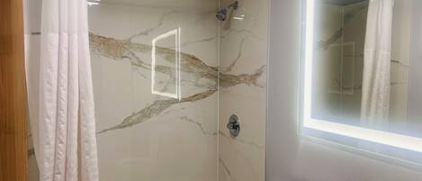 Combined shower/bathtub, free toiletries, hair dryer, towels