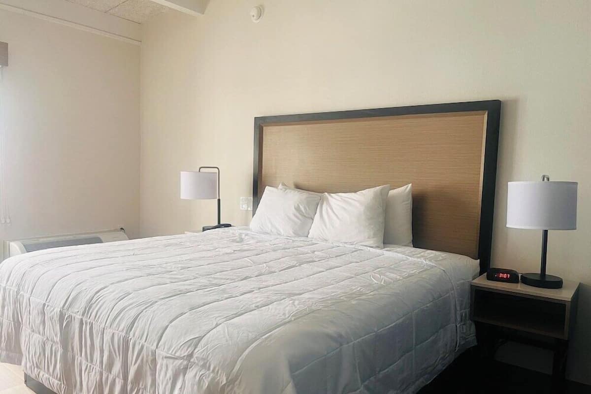 Desk, free cots/infant beds, rollaway beds, free WiFi