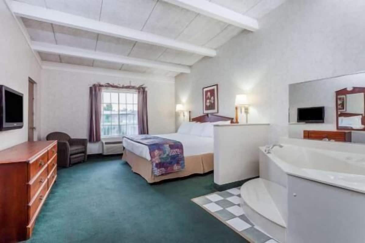 Desk, free cots/infant beds, rollaway beds, free WiFi